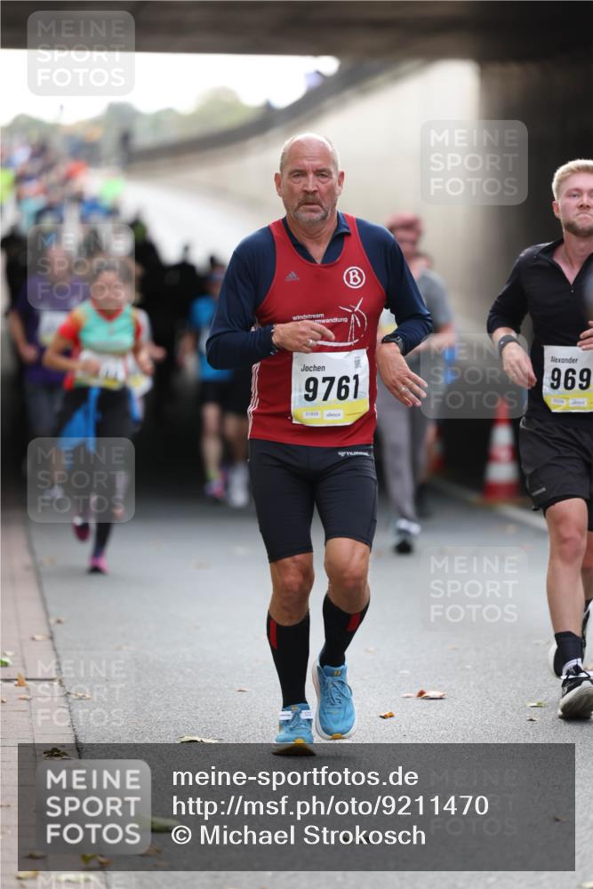 05.10.2025 - 20. swb-Marathon Bremen Michael Strokosch http://msf.ph/oto/9211470 05.10.2025 10:44:53 Laufen 9761, 01858, 969 meine-sportfotos.de
