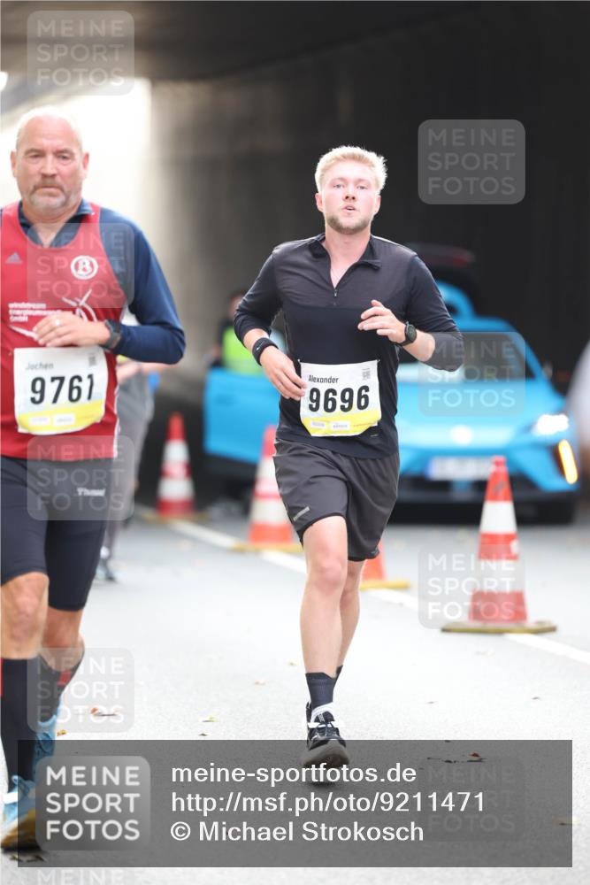 05.10.2025 - 20. swb-Marathon Bremen Michael Strokosch http://msf.ph/oto/9211471 05.10.2025 10:44:53 Laufen 9761, 9696, 02339 meine-sportfotos.de
