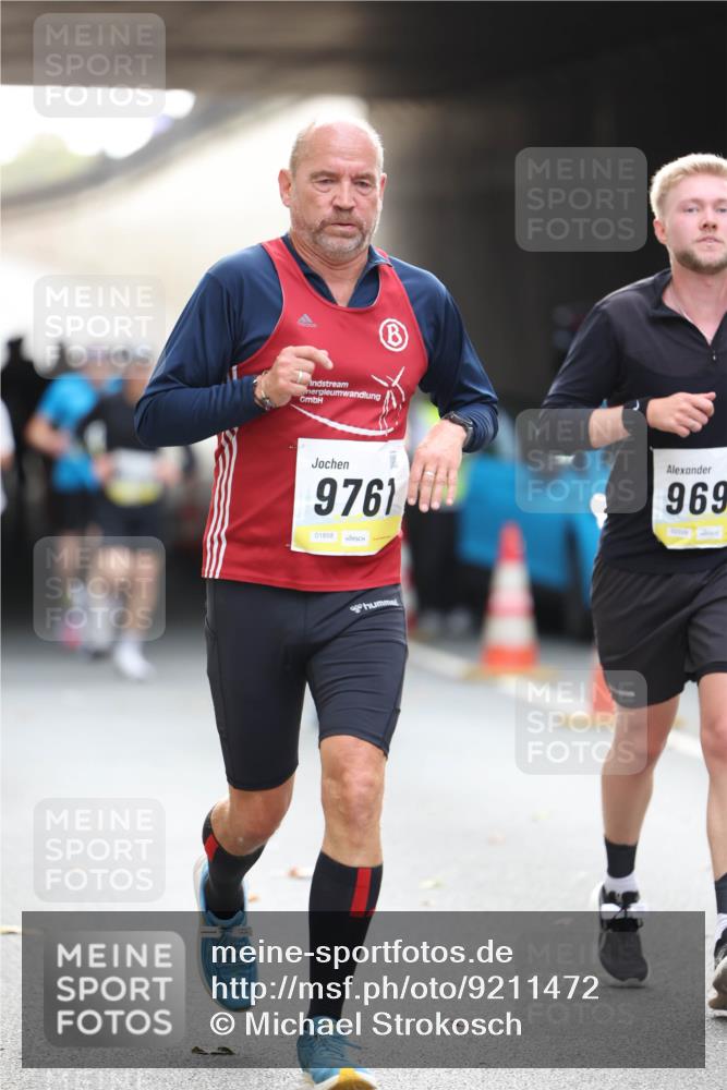 05.10.2025 - 20. swb-Marathon Bremen Michael Strokosch http://msf.ph/oto/9211472 05.10.2025 10:44:54 Laufen 9761, 969, 02339, 01858 meine-sportfotos.de