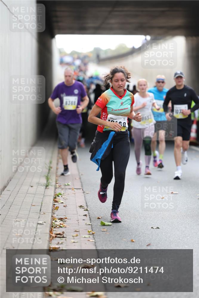 05.10.2025 - 20. swb-Marathon Bremen Michael Strokosch http://msf.ph/oto/9211474 05.10.2025 10:44:57 Laufen 8361, 20, 100, 58 meine-sportfotos.de