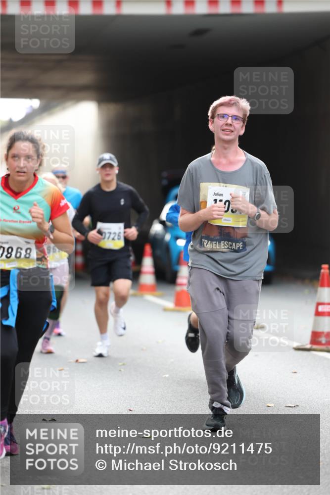 05.10.2025 - 20. swb-Marathon Bremen Michael Strokosch http://msf.ph/oto/9211475 05.10.2025 10:44:58 Laufen 0868, 0726, 43 meine-sportfotos.de