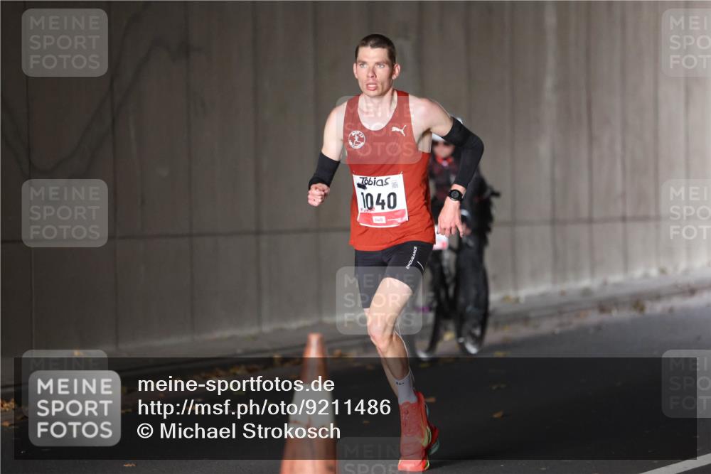 05.10.2025 - 20. swb-Marathon Bremen Michael Strokosch http://msf.ph/oto/9211486 05.10.2025 11:42:03 Laufen 1040 meine-sportfotos.de