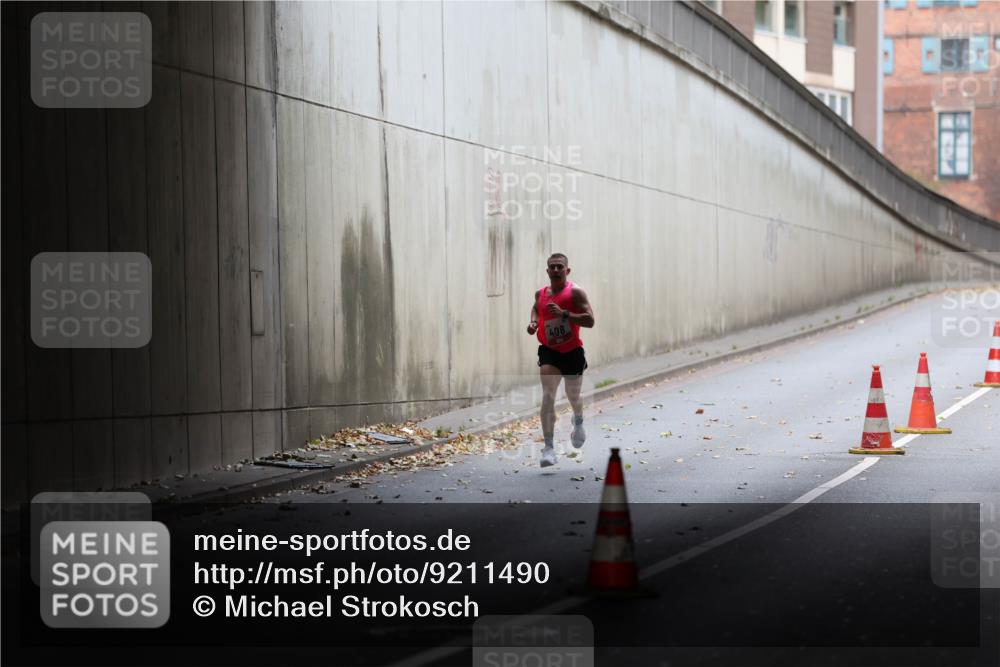 05.10.2025 - 20. swb-Marathon Bremen Michael Strokosch http://msf.ph/oto/9211490 05.10.2025 11:43:23 Laufen 408 meine-sportfotos.de