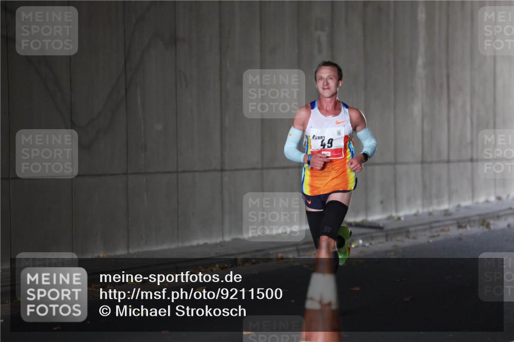 05.10.2025 - 20. swb-Marathon Bremen Michael Strokosch http://msf.ph/oto/9211500 05.10.2025 11:45:39 Laufen 49 meine-sportfotos.de