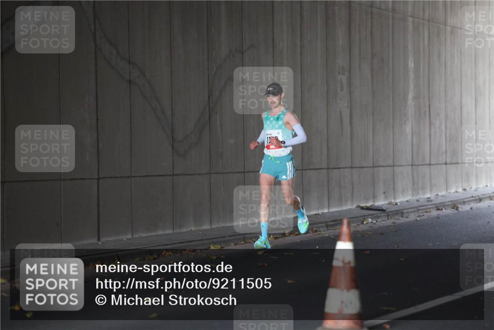 05.10.2025 - 20. swb-Marathon Bremen Michael Strokosch http://msf.ph/oto/9211505 05.10.2025 11:48:05 Laufen 1122 meine-sportfotos.de