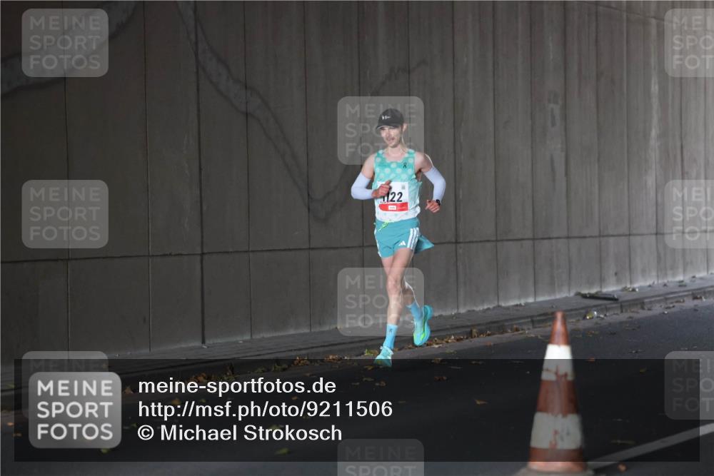 05.10.2025 - 20. swb-Marathon Bremen Michael Strokosch http://msf.ph/oto/9211506 05.10.2025 11:48:05 Laufen 1122 meine-sportfotos.de