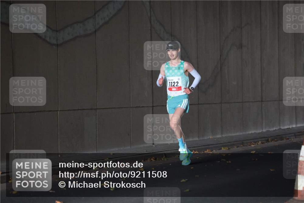 05.10.2025 - 20. swb-Marathon Bremen Michael Strokosch http://msf.ph/oto/9211508 05.10.2025 11:48:06 Laufen 1122 meine-sportfotos.de