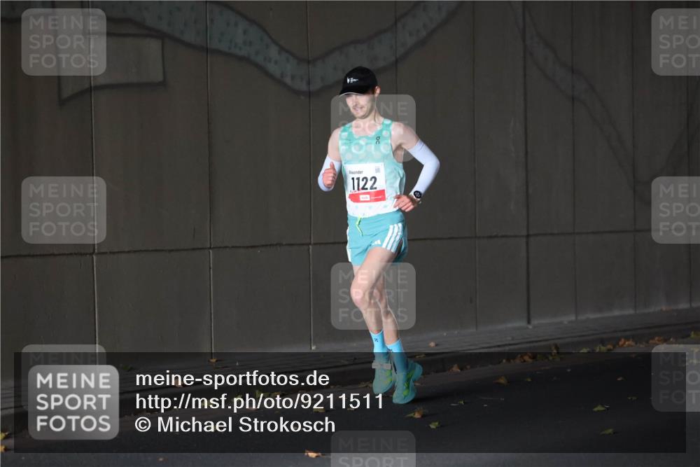 05.10.2025 - 20. swb-Marathon Bremen Michael Strokosch http://msf.ph/oto/9211511 05.10.2025 11:48:07 Laufen 1122 meine-sportfotos.de