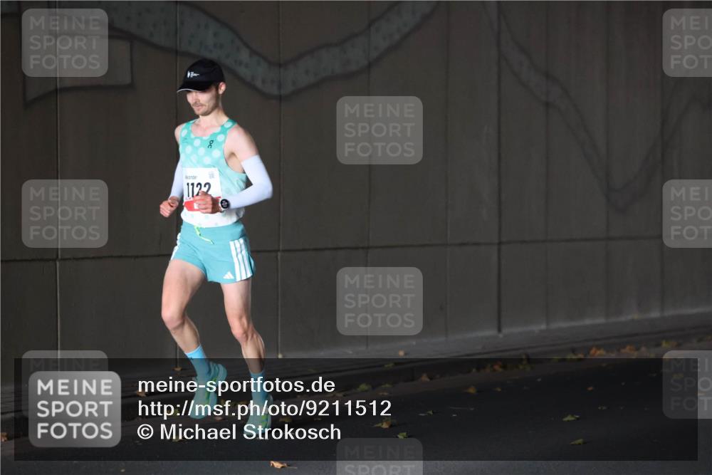 05.10.2025 - 20. swb-Marathon Bremen Michael Strokosch http://msf.ph/oto/9211512 05.10.2025 11:48:07 Laufen 1122 meine-sportfotos.de
