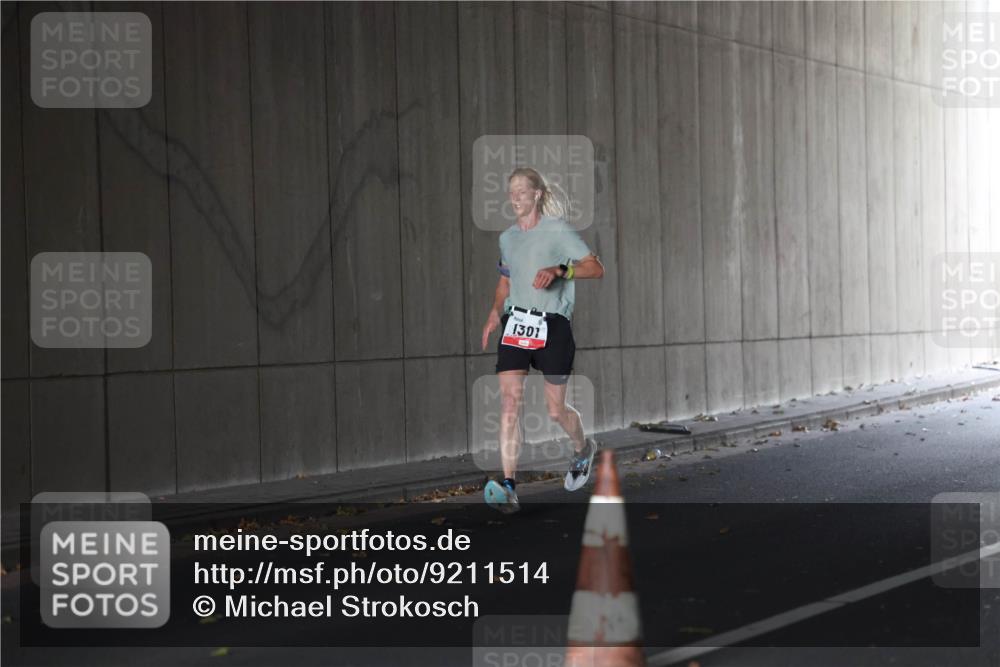 05.10.2025 - 20. swb-Marathon Bremen Michael Strokosch http://msf.ph/oto/9211514 05.10.2025 11:48:09 Laufen 1301, 3 meine-sportfotos.de