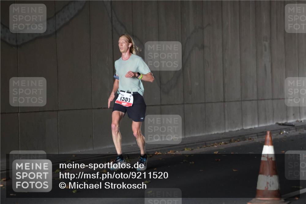 05.10.2025 - 20. swb-Marathon Bremen Michael Strokosch http://msf.ph/oto/9211520 05.10.2025 11:48:11 Laufen 1301 meine-sportfotos.de