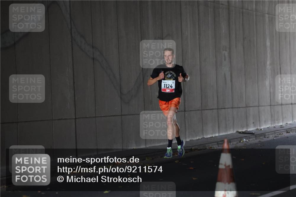 05.10.2025 - 20. swb-Marathon Bremen Michael Strokosch http://msf.ph/oto/9211574 05.10.2025 11:51:39 Laufen 1124 meine-sportfotos.de