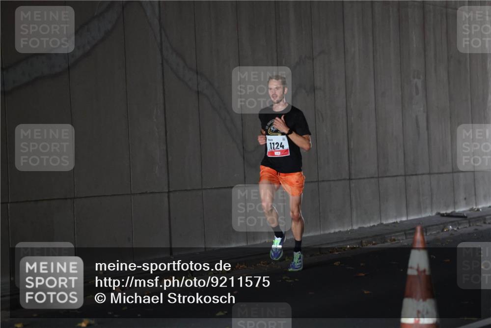 05.10.2025 - 20. swb-Marathon Bremen Michael Strokosch http://msf.ph/oto/9211575 05.10.2025 11:51:39 Laufen 1124 meine-sportfotos.de