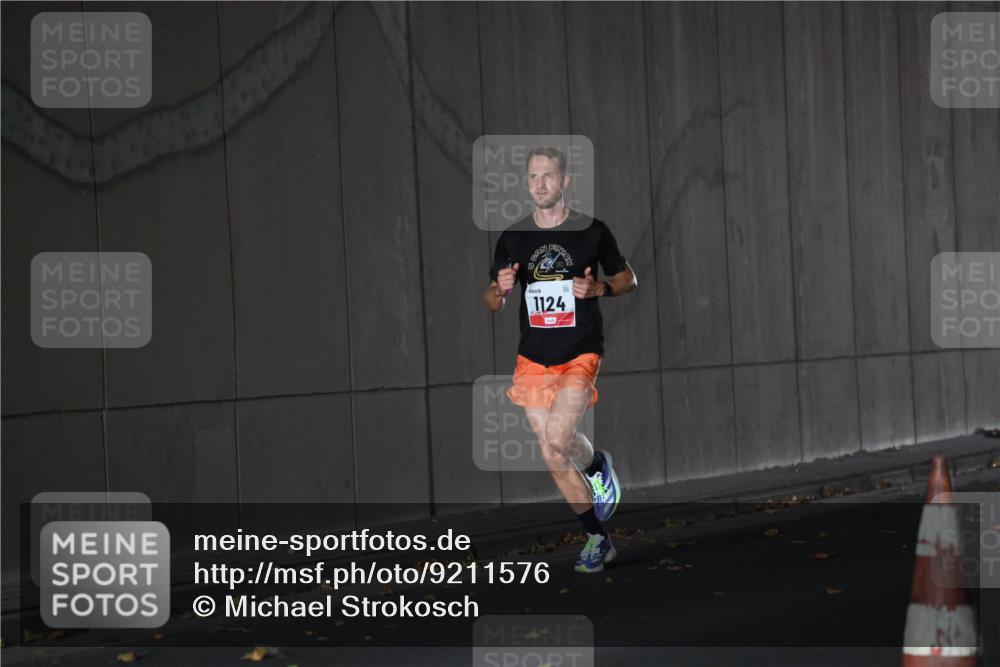 05.10.2025 - 20. swb-Marathon Bremen Michael Strokosch http://msf.ph/oto/9211576 05.10.2025 11:51:40 Laufen 1124 meine-sportfotos.de