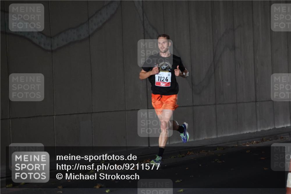 05.10.2025 - 20. swb-Marathon Bremen Michael Strokosch http://msf.ph/oto/9211577 05.10.2025 11:51:40 Laufen 1124 meine-sportfotos.de