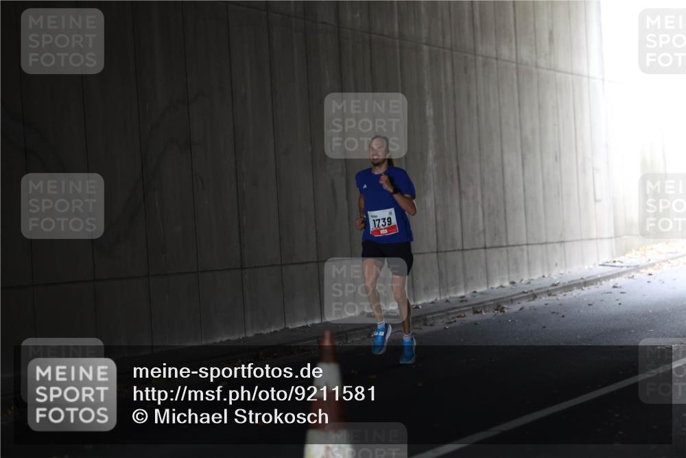 05.10.2025 - 20. swb-Marathon Bremen Michael Strokosch http://msf.ph/oto/9211581 05.10.2025 11:52:53 Laufen 1739 meine-sportfotos.de