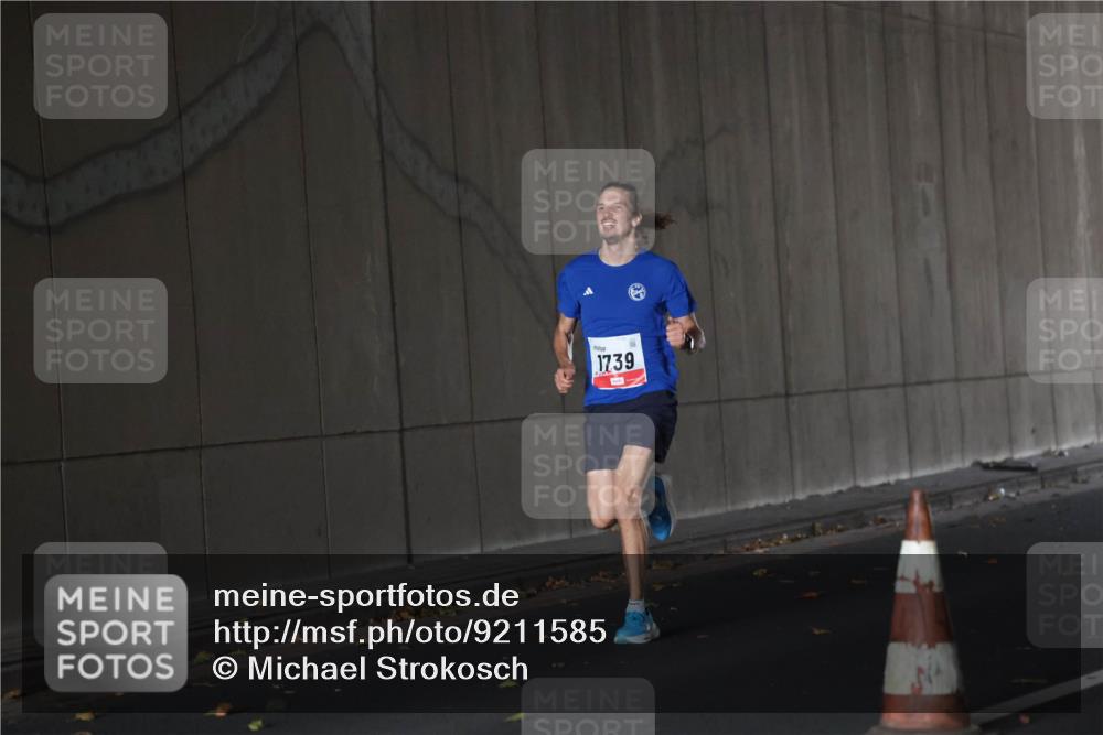 05.10.2025 - 20. swb-Marathon Bremen Michael Strokosch http://msf.ph/oto/9211585 05.10.2025 11:52:54 Laufen 1739 meine-sportfotos.de