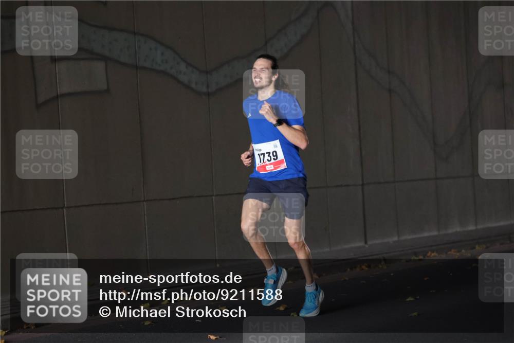 05.10.2025 - 20. swb-Marathon Bremen Michael Strokosch http://msf.ph/oto/9211588 05.10.2025 11:52:55 Laufen 1739 meine-sportfotos.de