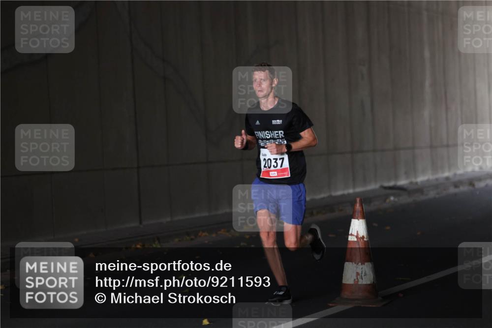 05.10.2025 - 20. swb-Marathon Bremen Michael Strokosch http://msf.ph/oto/9211593 05.10.2025 11:53:25 Laufen 2037 meine-sportfotos.de