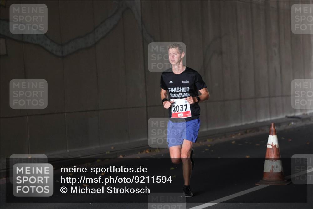 05.10.2025 - 20. swb-Marathon Bremen Michael Strokosch http://msf.ph/oto/9211594 05.10.2025 11:53:26 Laufen 2037 meine-sportfotos.de