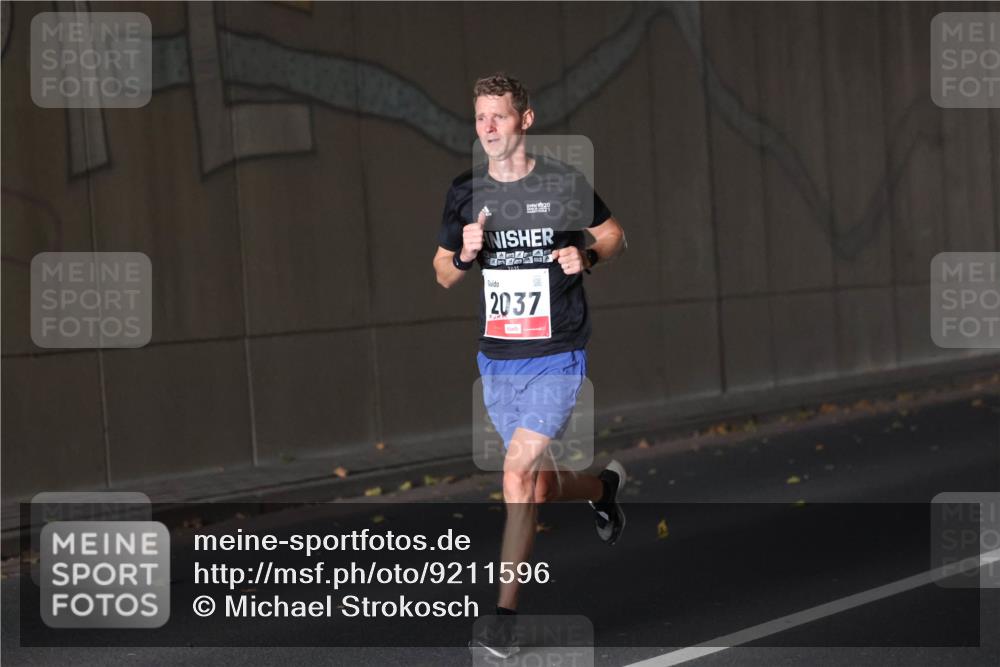 05.10.2025 - 20. swb-Marathon Bremen Michael Strokosch http://msf.ph/oto/9211596 05.10.2025 11:53:26 Laufen 2037 meine-sportfotos.de