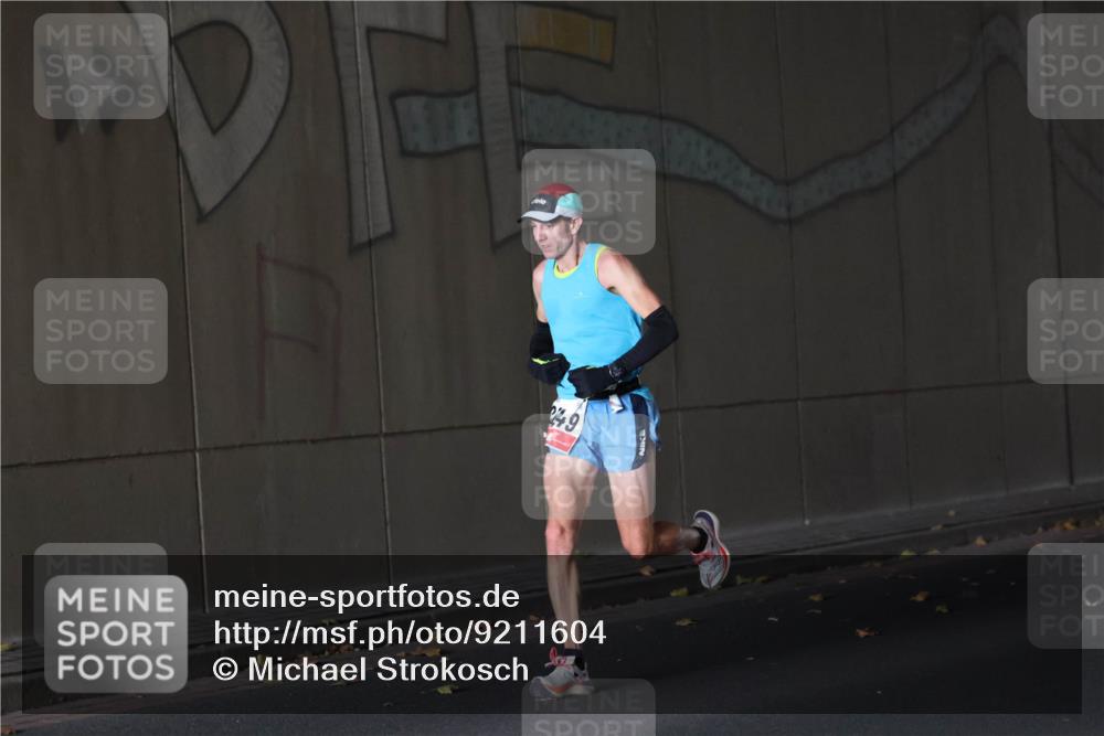 05.10.2025 - 20. swb-Marathon Bremen Michael Strokosch http://msf.ph/oto/9211604 05.10.2025 11:53:45 Laufen 49 meine-sportfotos.de