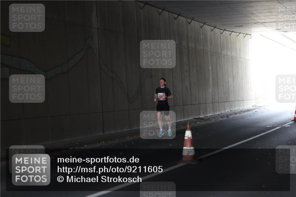 05.10.2025 - 20. swb-Marathon Bremen Michael Strokosch http://msf.ph/oto/9211605 05.10.2025 11:55:24 Laufen 680 meine-sportfotos.de