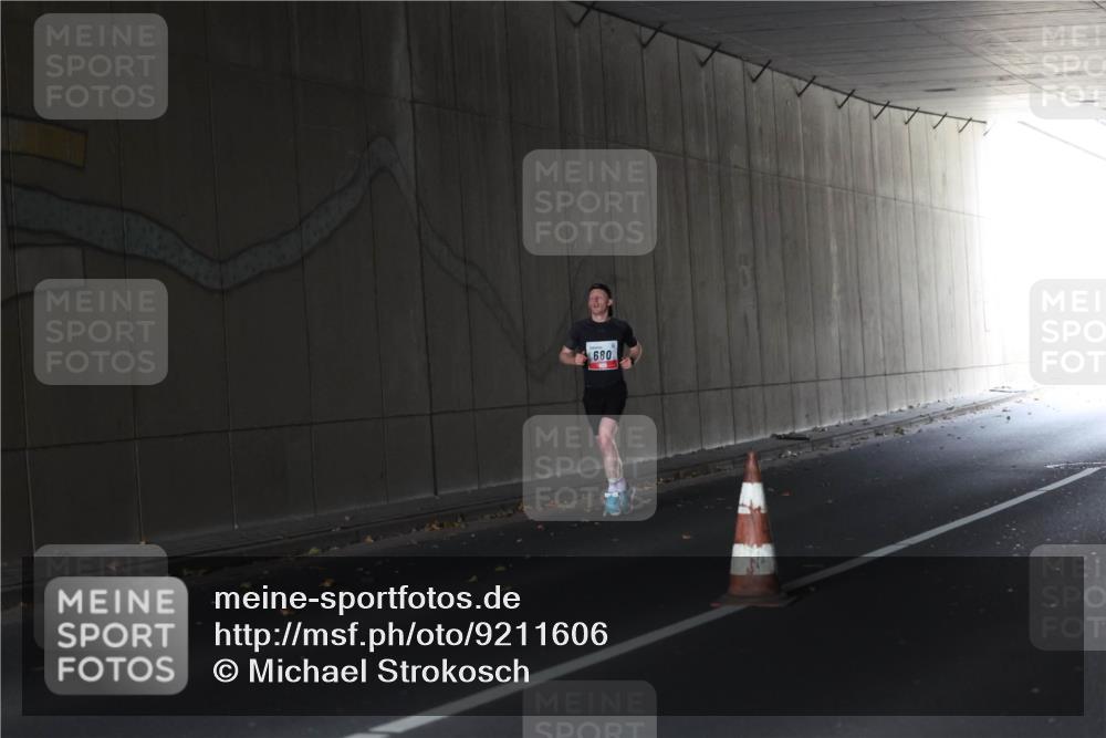 05.10.2025 - 20. swb-Marathon Bremen Michael Strokosch http://msf.ph/oto/9211606 05.10.2025 11:55:25 Laufen 680 meine-sportfotos.de