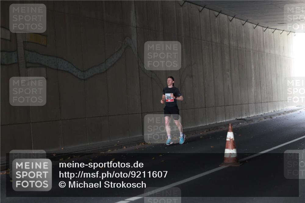 05.10.2025 - 20. swb-Marathon Bremen Michael Strokosch http://msf.ph/oto/9211607 05.10.2025 11:55:25 Laufen 686 meine-sportfotos.de