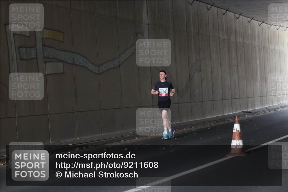 05.10.2025 - 20. swb-Marathon Bremen Michael Strokosch http://msf.ph/oto/9211608 05.10.2025 11:55:25 Laufen 680 meine-sportfotos.de