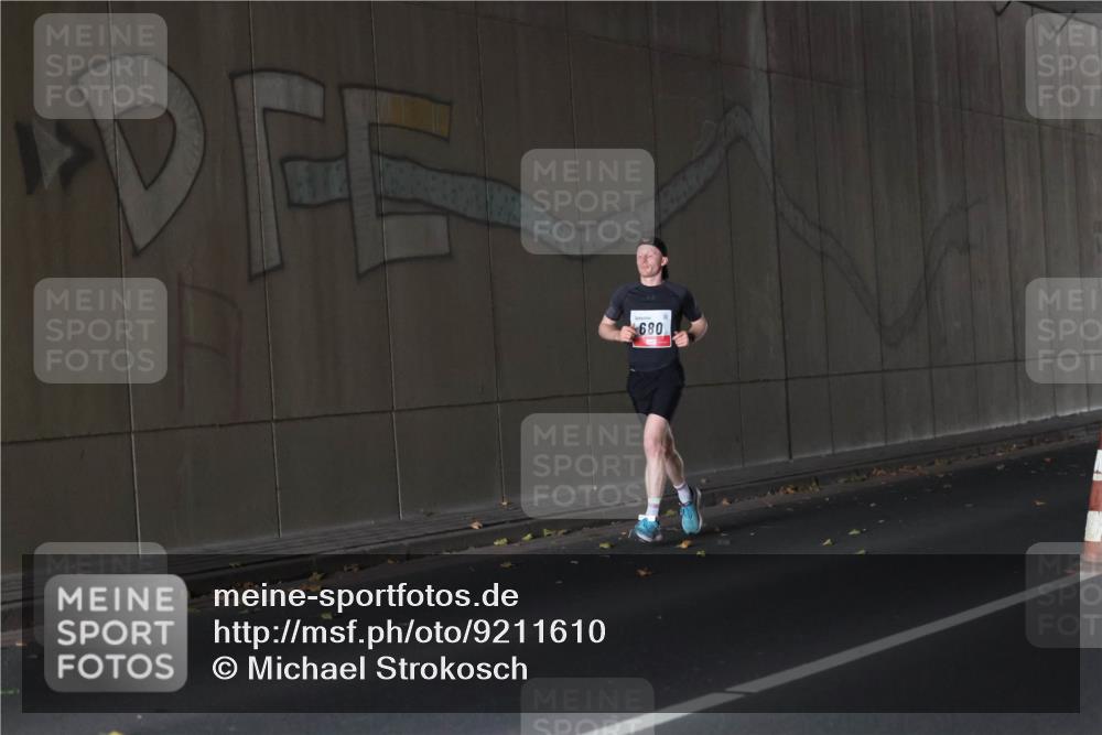05.10.2025 - 20. swb-Marathon Bremen Michael Strokosch http://msf.ph/oto/9211610 05.10.2025 11:55:26 Laufen 680 meine-sportfotos.de