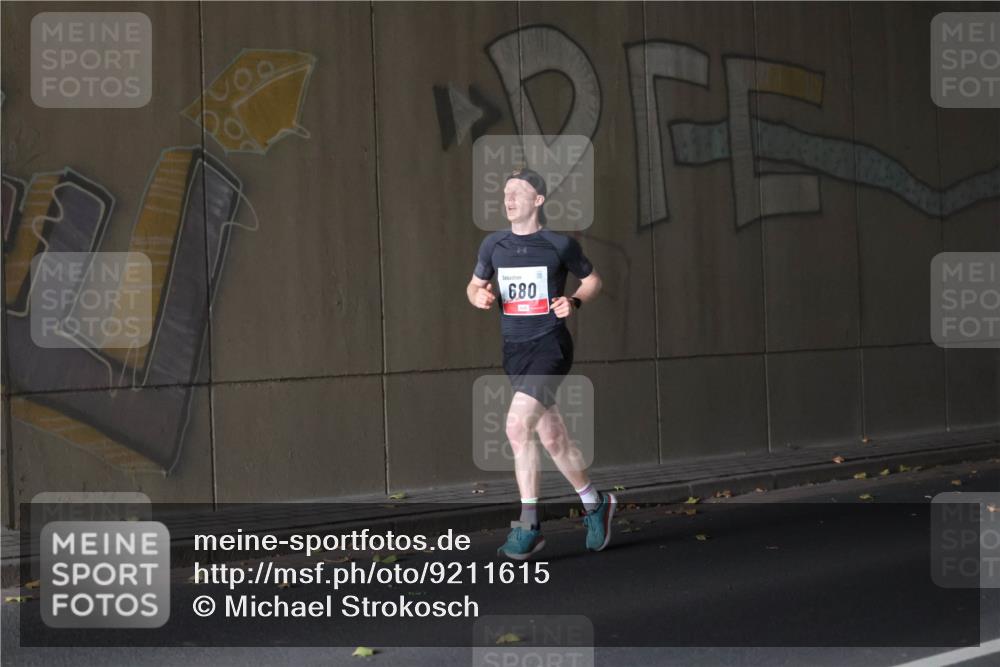 05.10.2025 - 20. swb-Marathon Bremen Michael Strokosch http://msf.ph/oto/9211615 05.10.2025 11:55:27 Laufen 680 meine-sportfotos.de
