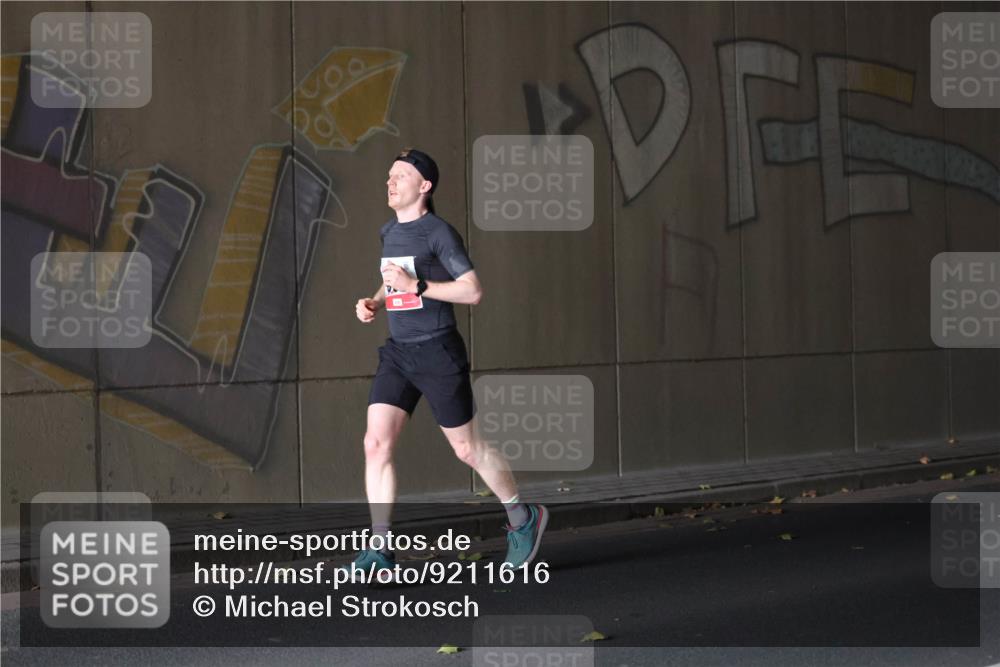05.10.2025 - 20. swb-Marathon Bremen Michael Strokosch http://msf.ph/oto/9211616 05.10.2025 11:55:27 Laufen  meine-sportfotos.de