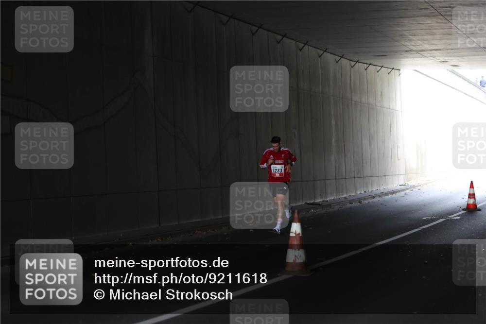 05.10.2025 - 20. swb-Marathon Bremen Michael Strokosch http://msf.ph/oto/9211618 05.10.2025 11:56:00 Laufen 1233 meine-sportfotos.de