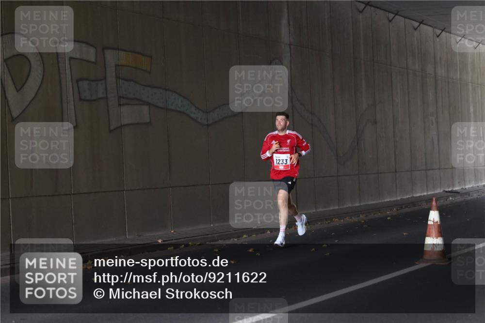 05.10.2025 - 20. swb-Marathon Bremen Michael Strokosch http://msf.ph/oto/9211622 05.10.2025 11:56:01 Laufen 1233 meine-sportfotos.de