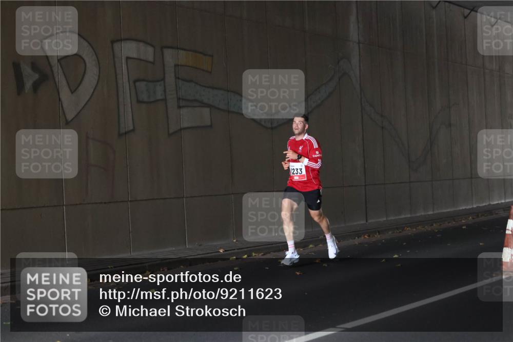05.10.2025 - 20. swb-Marathon Bremen Michael Strokosch http://msf.ph/oto/9211623 05.10.2025 11:56:01 Laufen 233 meine-sportfotos.de