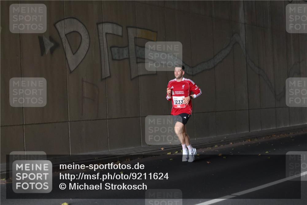05.10.2025 - 20. swb-Marathon Bremen Michael Strokosch http://msf.ph/oto/9211624 05.10.2025 11:56:02 Laufen 10, 1233 meine-sportfotos.de