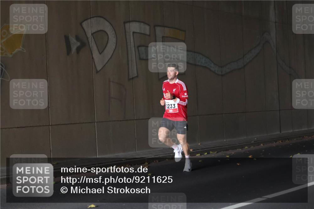 05.10.2025 - 20. swb-Marathon Bremen Michael Strokosch http://msf.ph/oto/9211625 05.10.2025 11:56:02 Laufen 1233 meine-sportfotos.de
