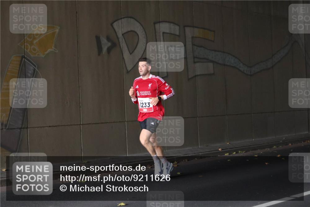 05.10.2025 - 20. swb-Marathon Bremen Michael Strokosch http://msf.ph/oto/9211626 05.10.2025 11:56:02 Laufen 1233 meine-sportfotos.de