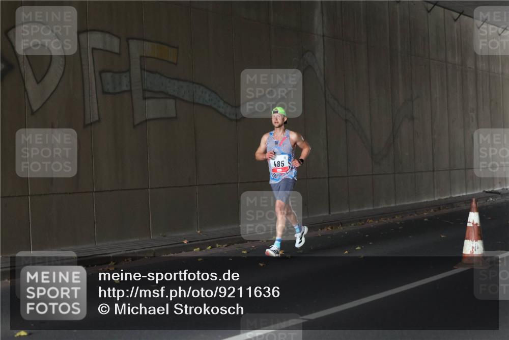 05.10.2025 - 20. swb-Marathon Bremen Michael Strokosch http://msf.ph/oto/9211636 05.10.2025 11:56:12 Laufen 485 meine-sportfotos.de