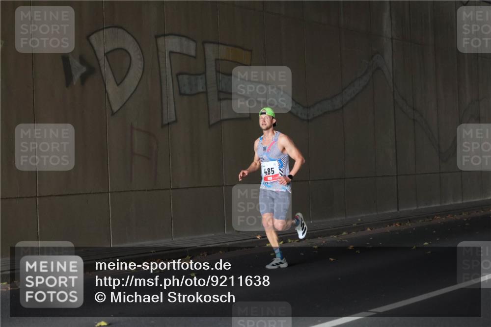 05.10.2025 - 20. swb-Marathon Bremen Michael Strokosch http://msf.ph/oto/9211638 05.10.2025 11:56:13 Laufen 485 meine-sportfotos.de