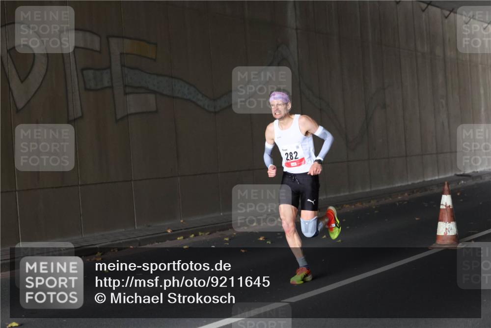 05.10.2025 - 20. swb-Marathon Bremen Michael Strokosch http://msf.ph/oto/9211645 05.10.2025 11:56:29 Laufen 282 meine-sportfotos.de