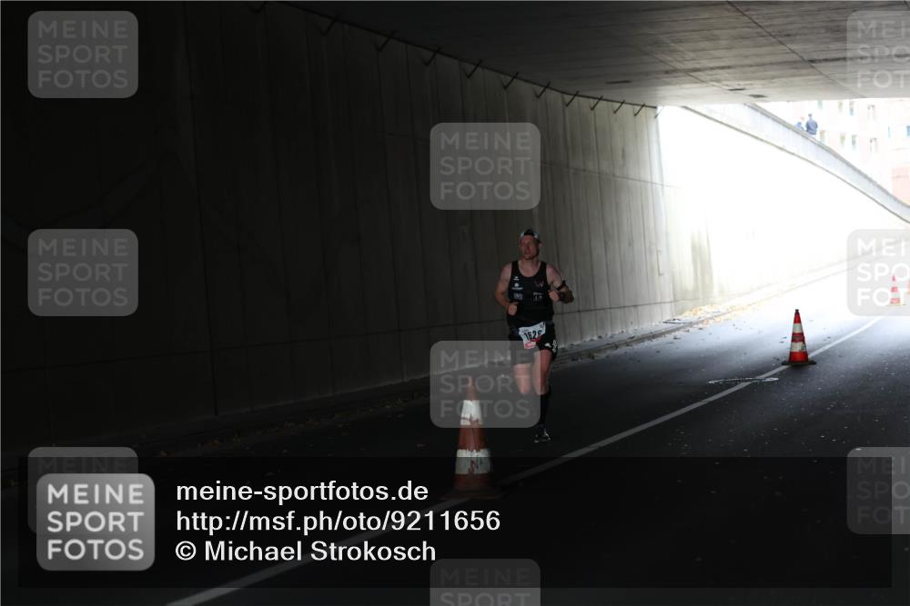 05.10.2025 - 20. swb-Marathon Bremen Michael Strokosch http://msf.ph/oto/9211656 05.10.2025 11:56:42 Laufen 182 meine-sportfotos.de
