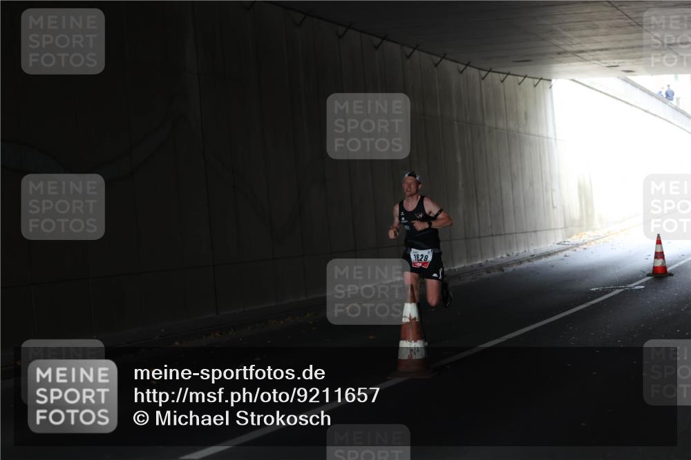 05.10.2025 - 20. swb-Marathon Bremen Michael Strokosch http://msf.ph/oto/9211657 05.10.2025 11:56:42 Laufen 1628 meine-sportfotos.de