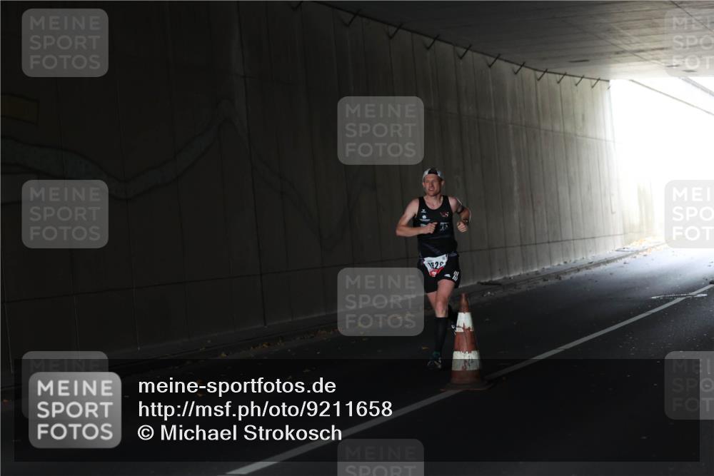 05.10.2025 - 20. swb-Marathon Bremen Michael Strokosch http://msf.ph/oto/9211658 05.10.2025 11:56:42 Laufen 1622 meine-sportfotos.de
