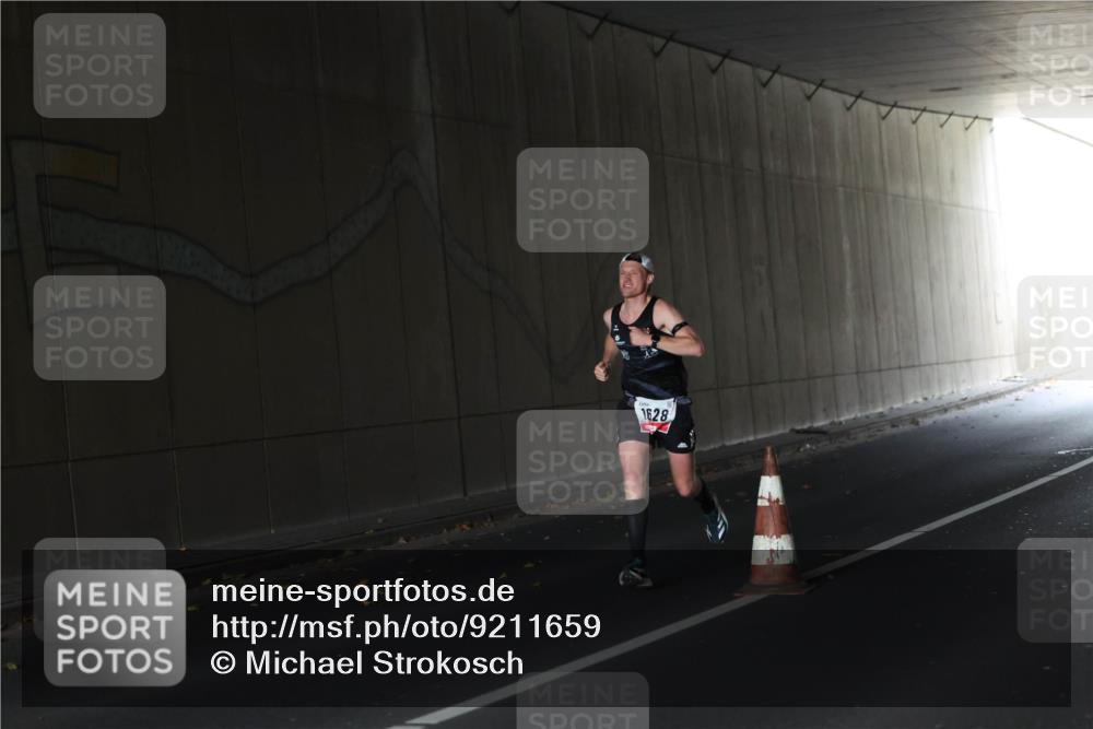05.10.2025 - 20. swb-Marathon Bremen Michael Strokosch http://msf.ph/oto/9211659 05.10.2025 11:56:43 Laufen 1628 meine-sportfotos.de