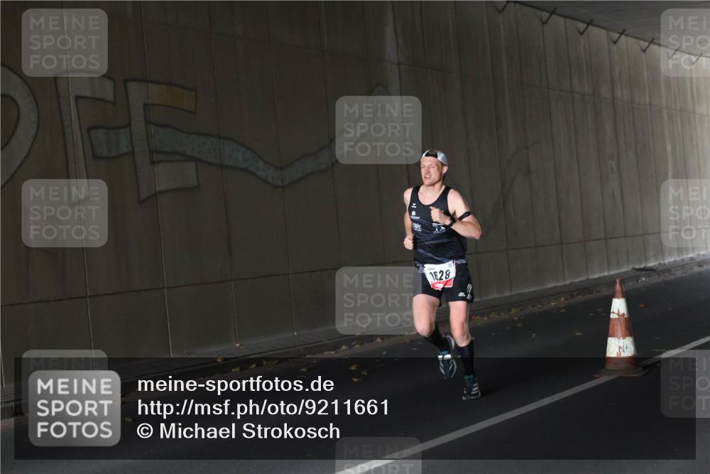 05.10.2025 - 20. swb-Marathon Bremen Michael Strokosch http://msf.ph/oto/9211661 05.10.2025 11:56:43 Laufen 1628 meine-sportfotos.de