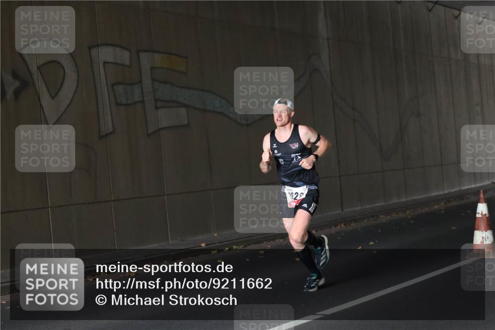 05.10.2025 - 20. swb-Marathon Bremen Michael Strokosch http://msf.ph/oto/9211662 05.10.2025 11:56:44 Laufen 28 meine-sportfotos.de