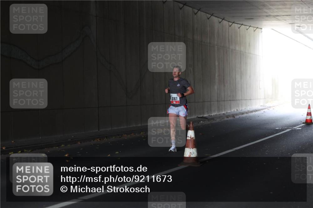 05.10.2025 - 20. swb-Marathon Bremen Michael Strokosch http://msf.ph/oto/9211673 05.10.2025 11:57:24 Laufen 198 meine-sportfotos.de