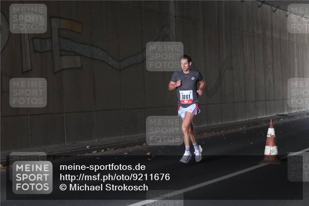 05.10.2025 - 20. swb-Marathon Bremen Michael Strokosch http://msf.ph/oto/9211676 05.10.2025 11:57:25 Laufen 1861 meine-sportfotos.de